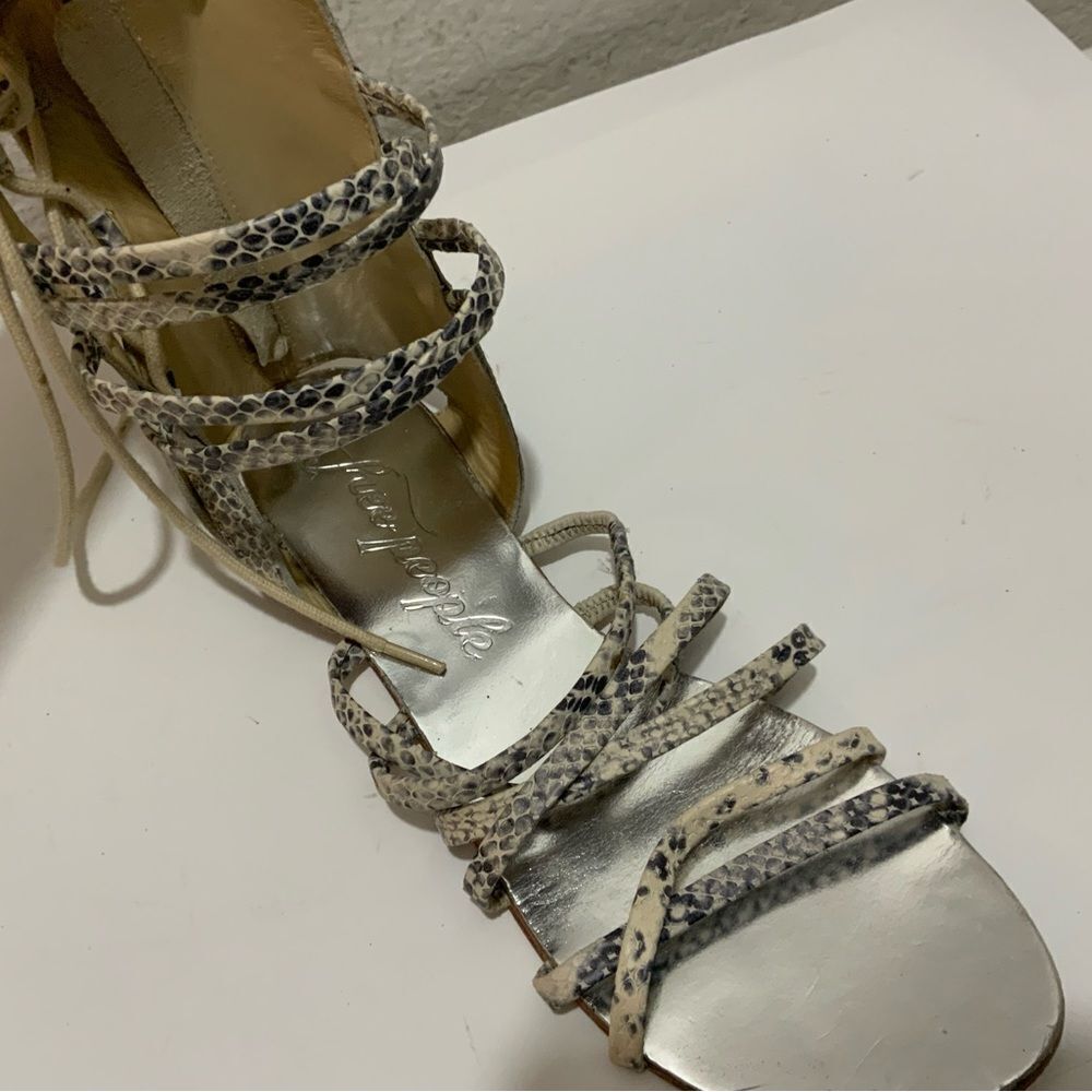 Free People Snakeprint gladiator sandals size 39 lace up strappy - Picture 3 of 10